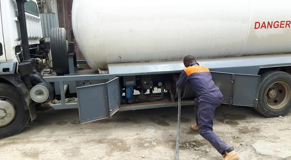 Read more about the article Behind the Flames: The Rigorous Journey of LPG Cylinder Inspection